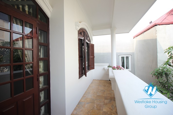 Nice unfurnished house for rent  in Tay Ho area 