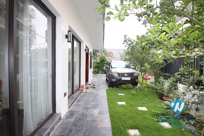 Tay Ho - Modern house by the lake with garden and yard