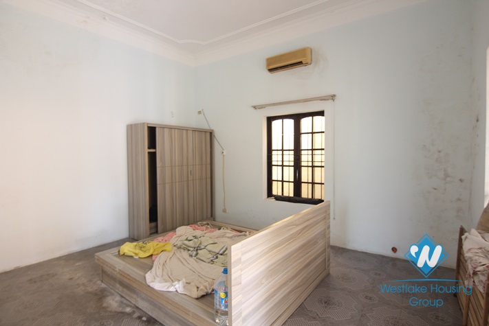 Classic house with nice court yard for rent in Tay Ho district 