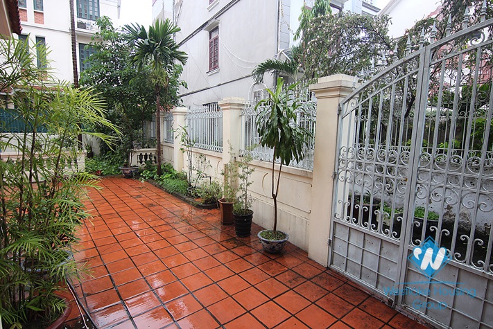 Commodious house with 3 bedrooms for rent in Nghi Tam, Ha Noi