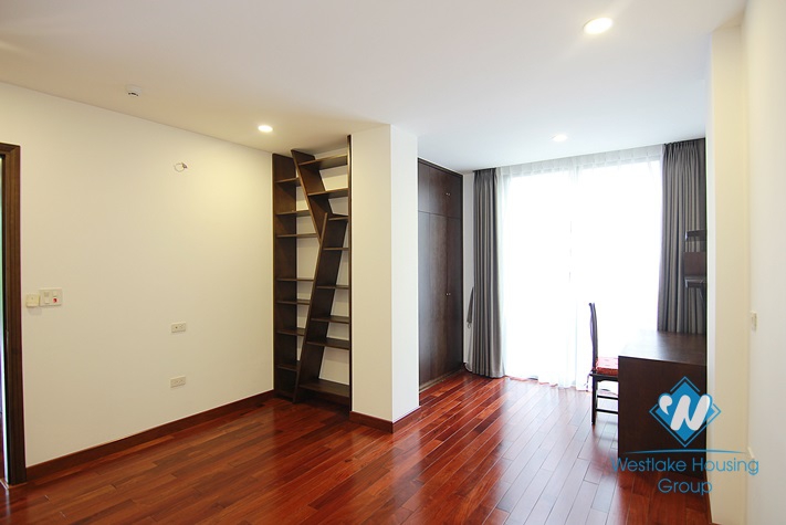04 bedroom apartment for lease in Dang Thai Mai street, Tay Ho, Hanoi
