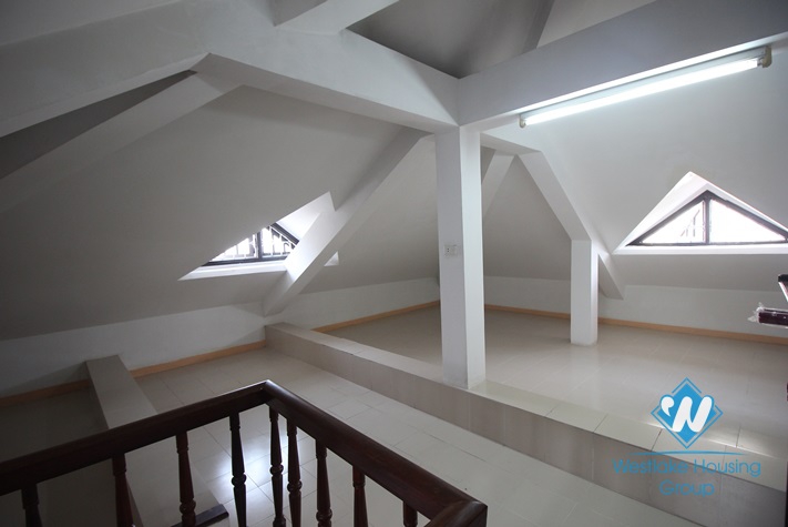 Nice unfurnished house for rent  in Tay Ho area 