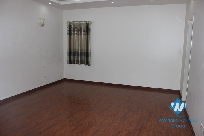 Lake view house for rent in Dang Thai Mai st, Tay ho, Ha Noi