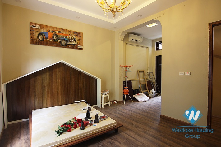 Nice house with nice design for rent in Tay ho area 