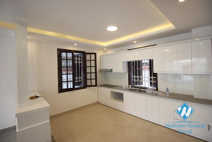 Nice unfurnished house for rent  in Tay Ho area 