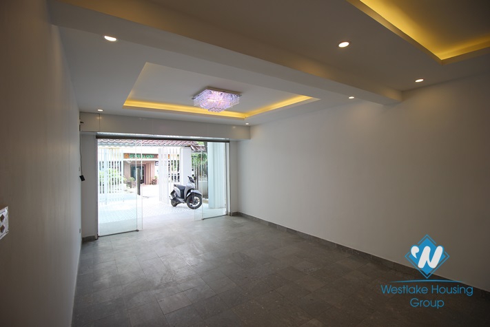 Nice unfurnished house for rent  in Tay Ho area 
