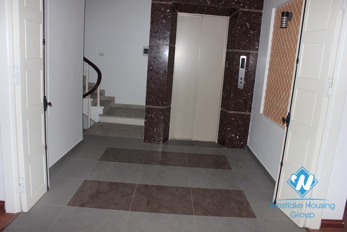 Lake view house for rent in Dang Thai Mai st, Tay ho, Ha Noi