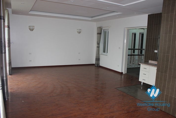Lake view house for rent in Dang Thai Mai st, Tay ho, Ha Noi