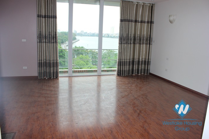 Lake view house for rent in Dang Thai Mai st, Tay ho, Ha Noi