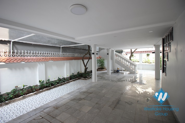 Nice unfurnished house for rent  in Tay Ho area 