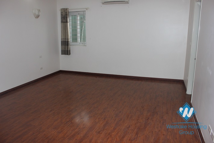 Lake view house for rent in Dang Thai Mai st, Tay ho, Ha Noi