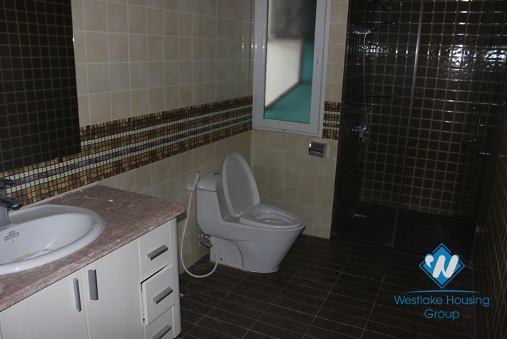 Lake view house for rent in Dang Thai Mai st, Tay ho, Ha Noi