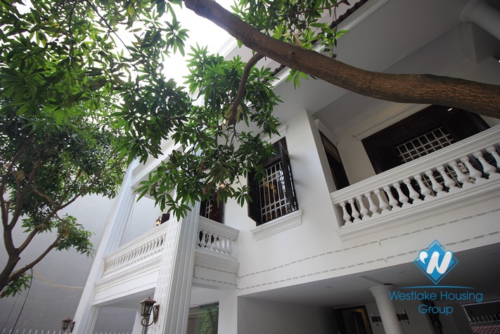 Nice unfurnished house for rent  in Tay Ho area 