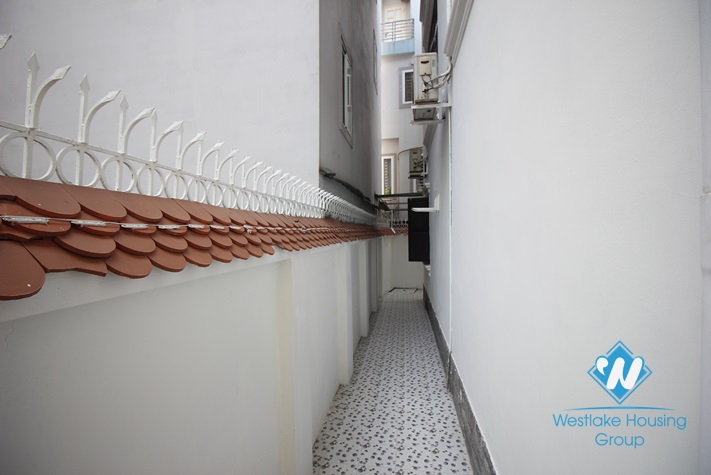 Nice unfurnished house for rent  in Tay Ho area 