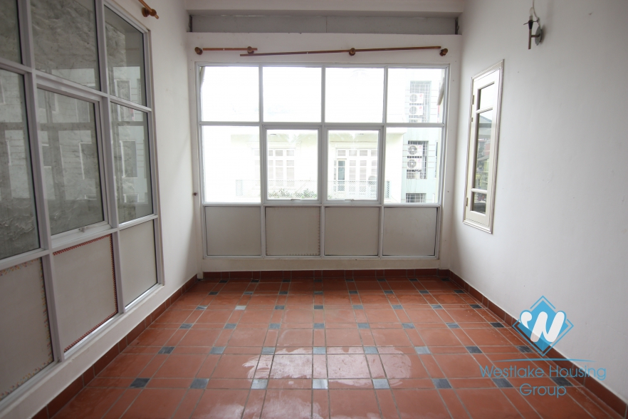 Unfurnished house for rent in Tay Ho district, Ha Noi