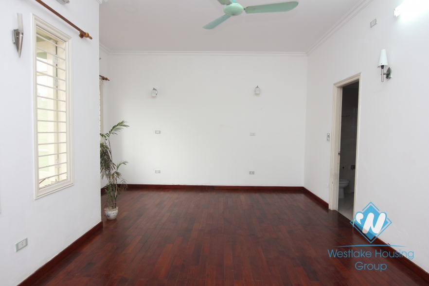 Unfurnished house for rent in Tay Ho district, Ha Noi