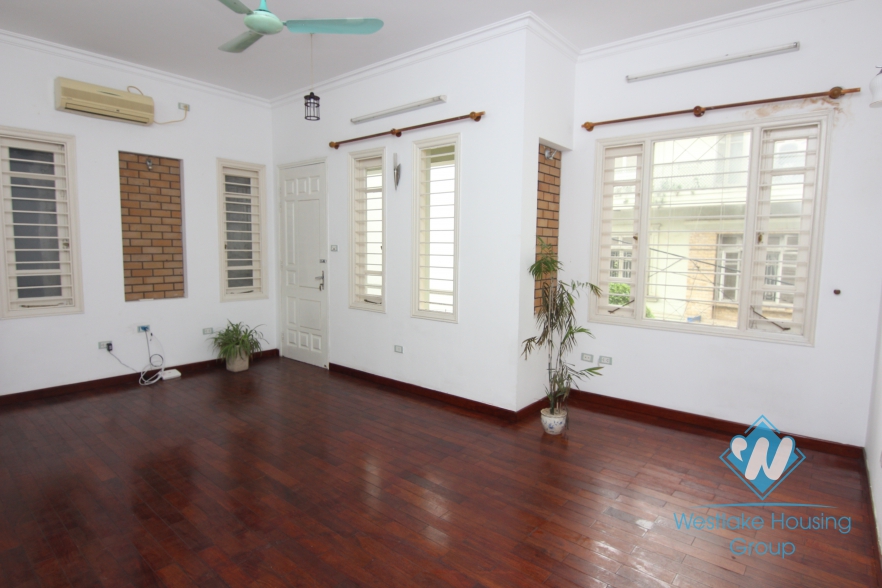 Unfurnished house for rent in Tay Ho district, Ha Noi