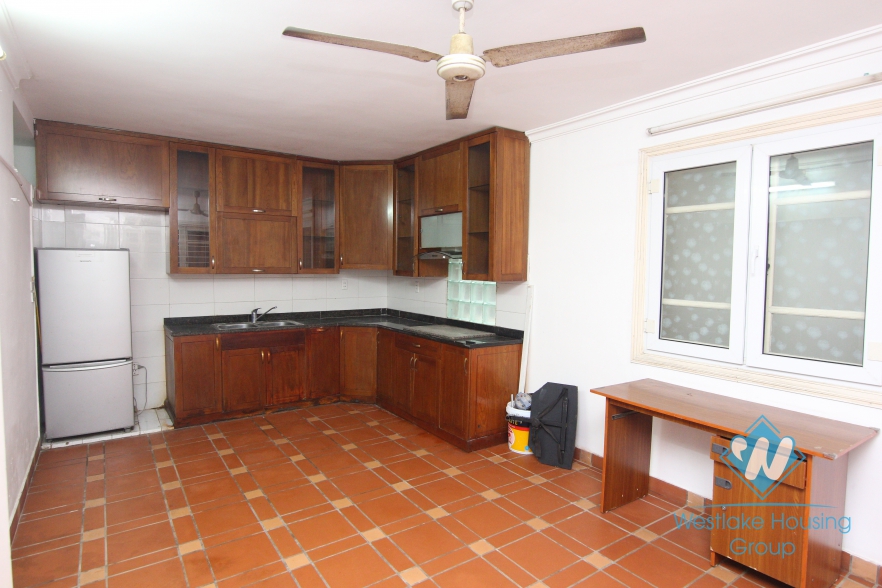 Unfurnished house for rent in Tay Ho district, Ha Noi