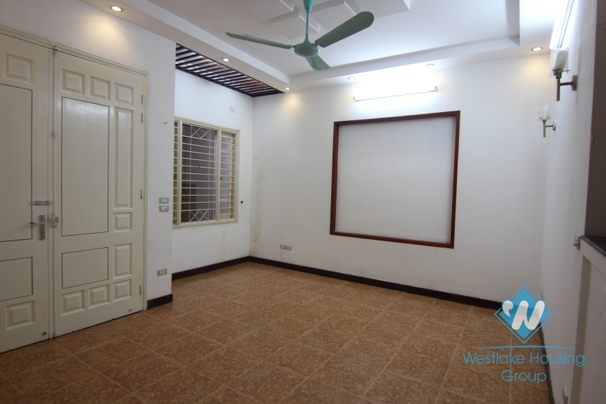 Unfurnished house for rent in Tay Ho district, Ha Noi