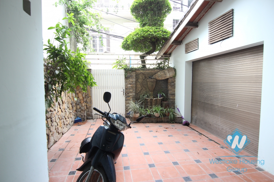 Unfurnished house for rent in Tay Ho district, Ha Noi