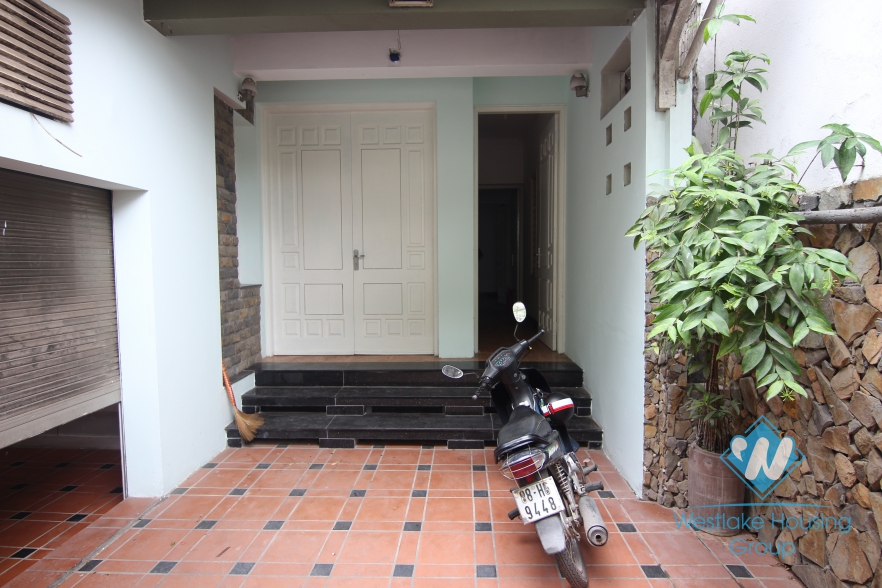 Unfurnished house for rent in Tay Ho district, Ha Noi