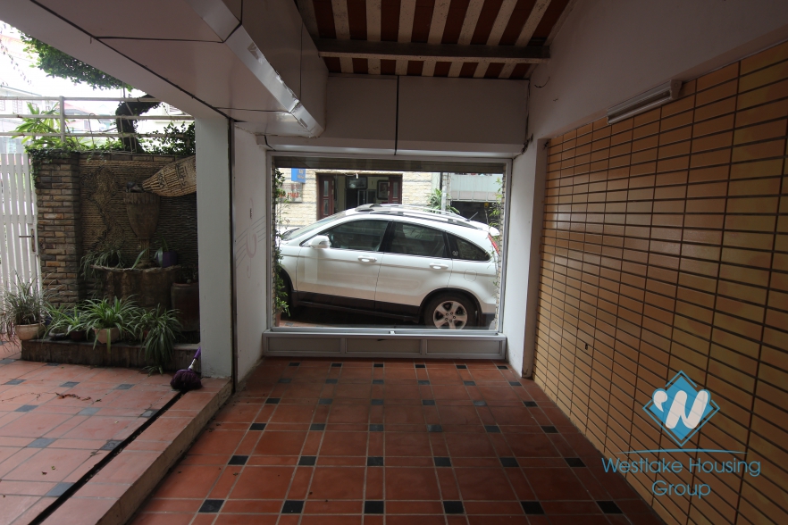 Unfurnished house for rent in Tay Ho district, Ha Noi