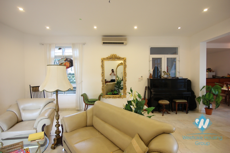 Stunning house on the lake for rent in Tay Ho, Hanoi 