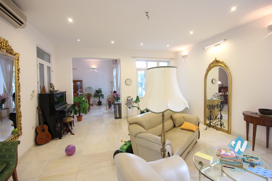 Stunning house on the lake for rent in Tay Ho, Hanoi 