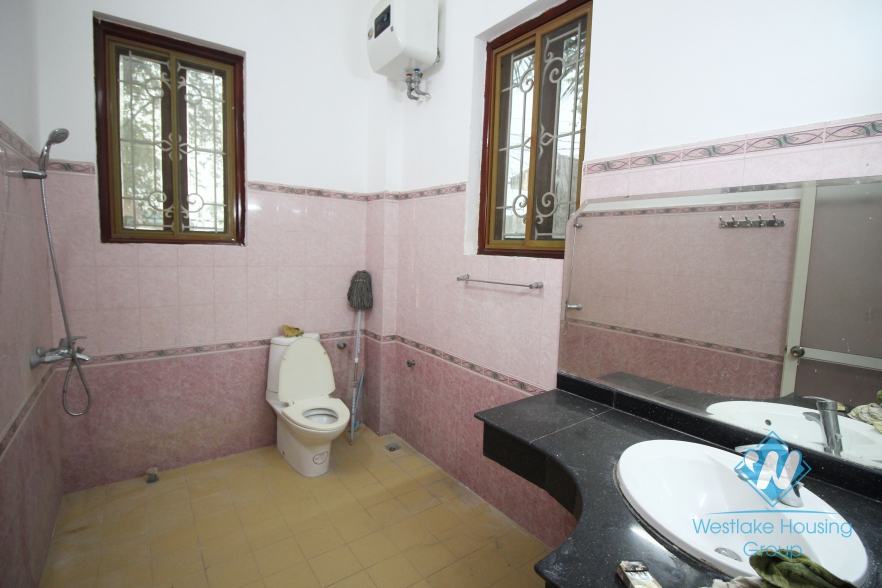 Big house for rent in Au Co street, Tay Ho, Ha Noi
