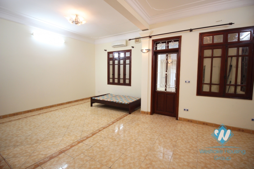 Big house for rent in Au Co street, Tay Ho, Ha Noi