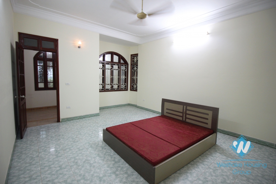 Big house for rent in Au Co street, Tay Ho, Ha Noi