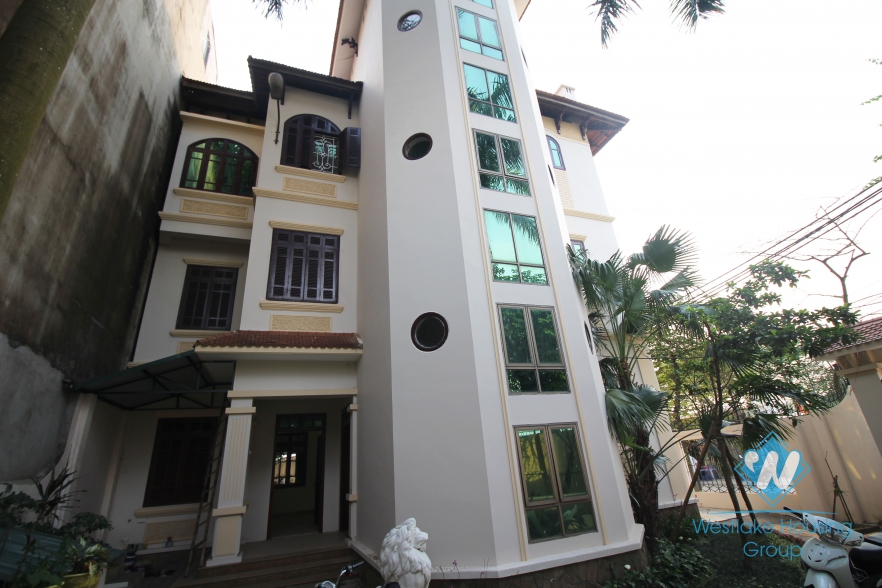 Big house for rent in Au Co street, Tay Ho, Ha Noi