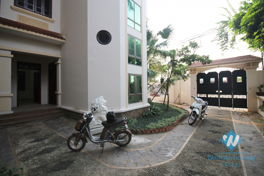 Big house for rent in Au Co street, Tay Ho, Ha Noi