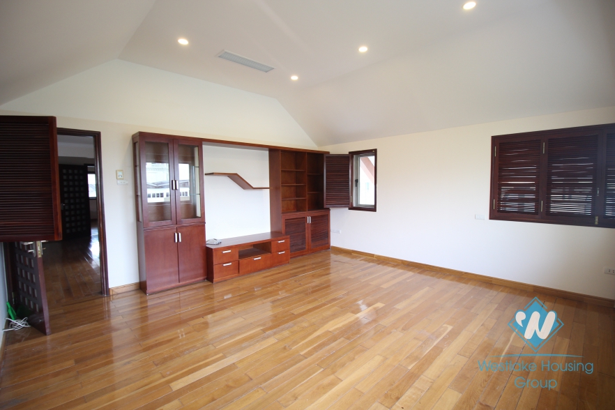 Beautiful house with 4 bedrooms for rent in Quang an ward, Tay Ho district