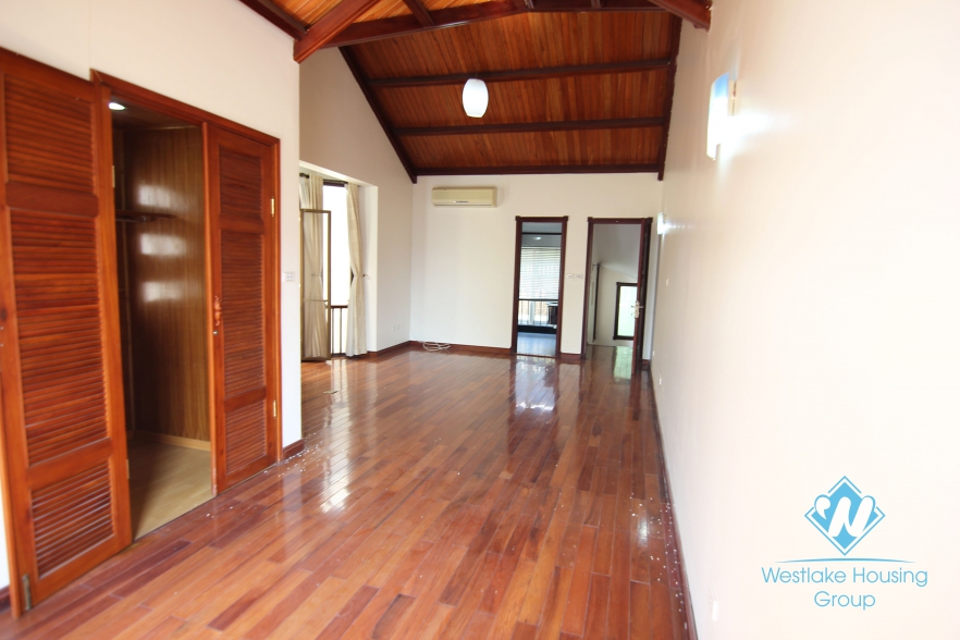 A lovely house with garden, high ceiling and lots of light available for rent in Tay Ho