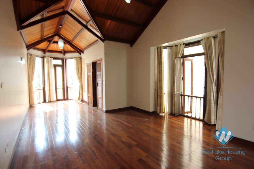A lovely house with garden, high ceiling and lots of light available for rent in Tay Ho
