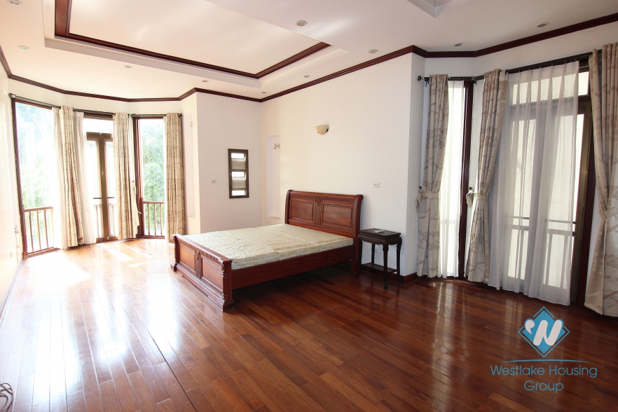 A lovely house with garden, high ceiling and lots of light available for rent in Tay Ho