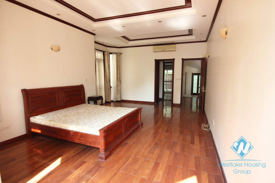 A lovely house with garden, high ceiling and lots of light available for rent in Tay Ho