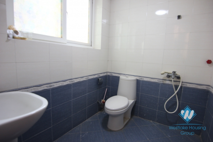 A lovely house with garden, high ceiling and lots of light available for rent in Tay Ho