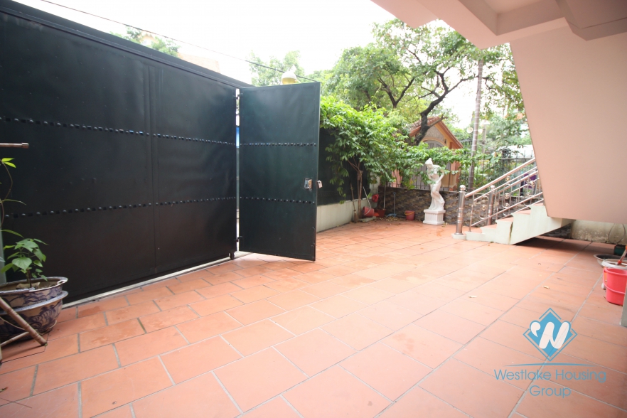Very bright house with 4 bedrooms for lease in Tay Ho area