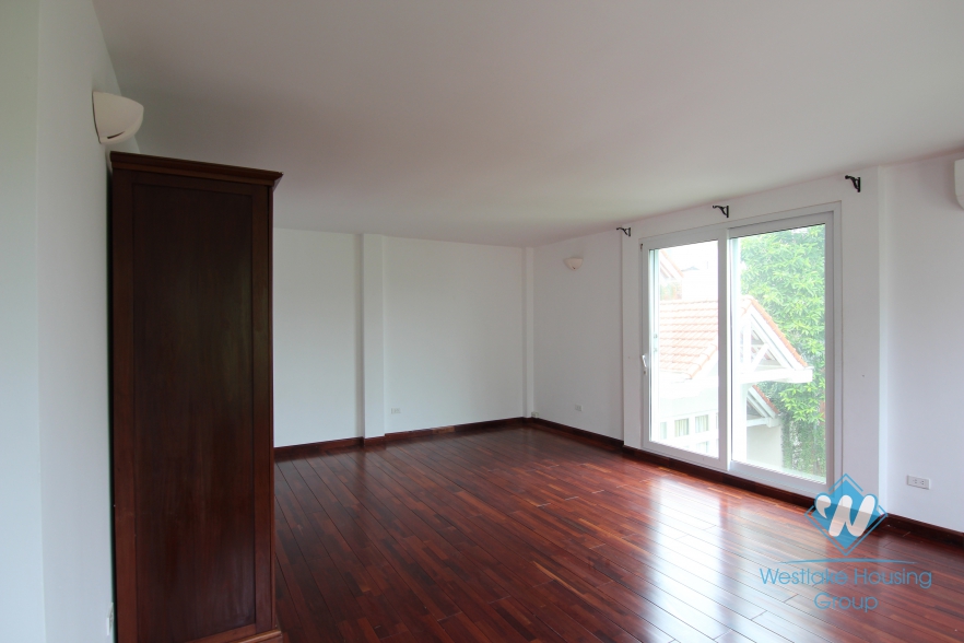 Big house with nice garden for rent in Tay Ho, Ha Noi