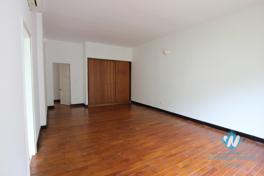 Big house with nice garden for rent in Tay Ho, Ha Noi