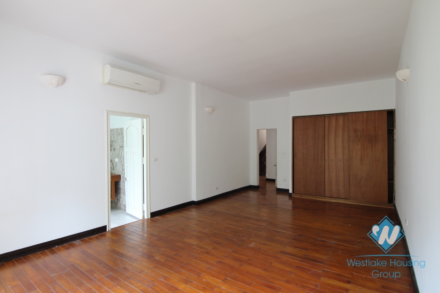 Big house with nice garden for rent in Tay Ho, Ha Noi