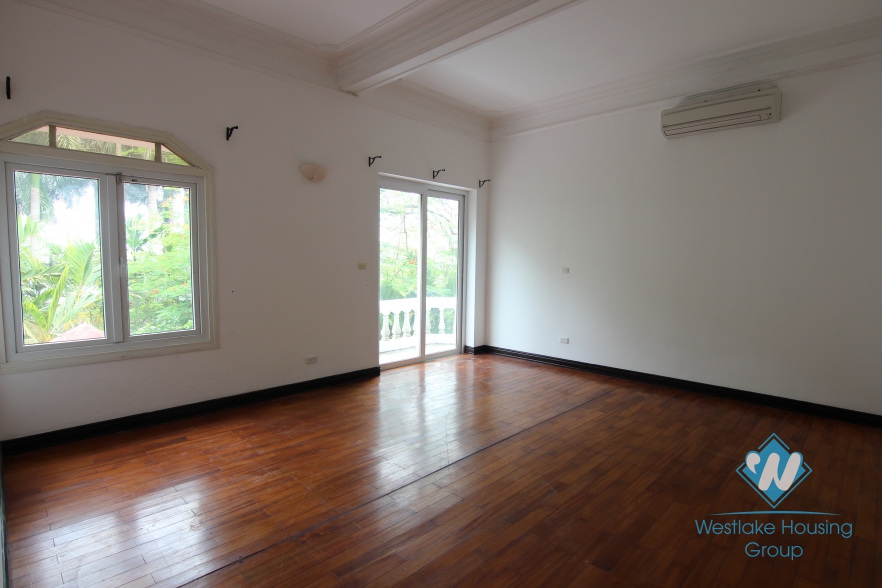 Big house with nice garden for rent in Tay Ho, Ha Noi