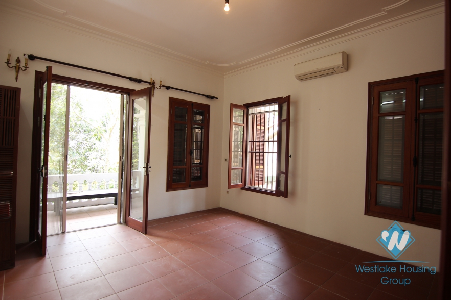 Large garden house available for rent on Au Co street, Tay Ho, Hanoi- unfurnsihed.