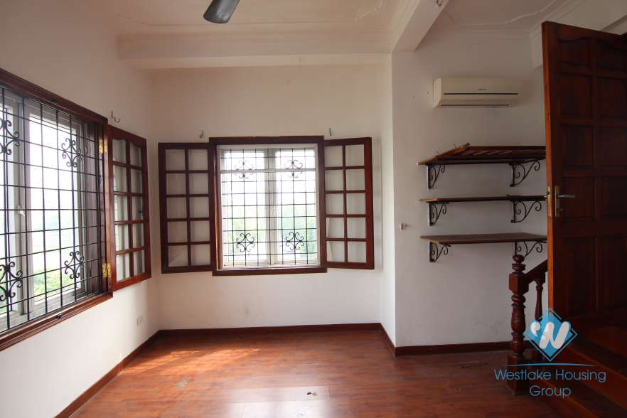 House with lake view balcony and patio for rent in Tay Ho