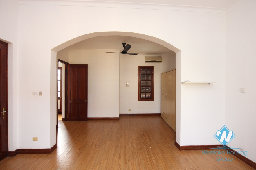 House with lake view balcony and patio for rent in Tay Ho