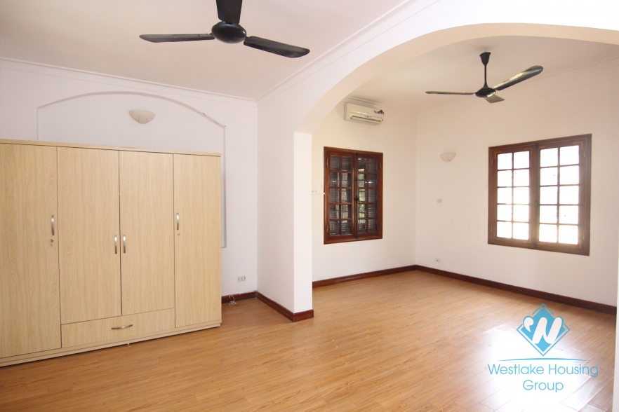 House with lake view balcony and patio for rent in Tay Ho