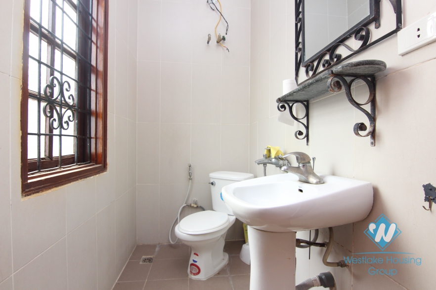 House with lake view balcony and patio for rent in Tay Ho