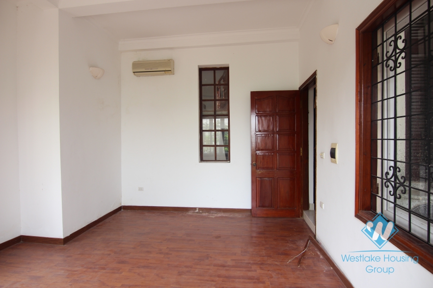 House with lake view balcony and patio for rent in Tay Ho